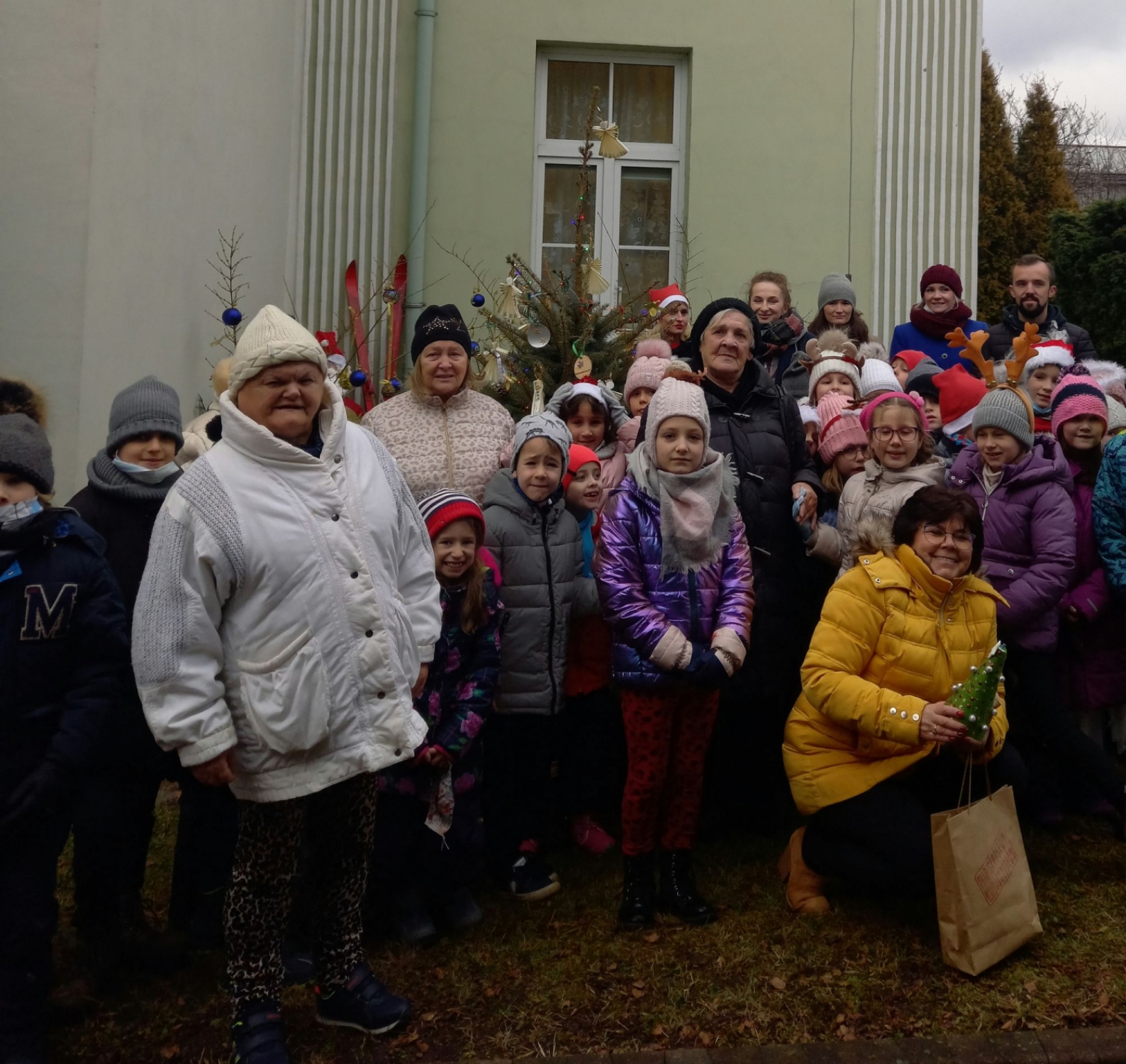 foto:KOLĘDOWANIE Z DWUJĘZYCZNĄ SZKOŁĄ IM. W. KOPALIŃSKIEGO