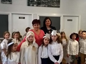 foto:KOLĘDOWANIE Z DWUJĘZYCZNĄ SZKOŁĄ PODSTAWOWĄ IM. KOPALIŃSKIEGO