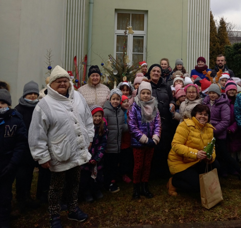 foto: KOLĘDOWANIE Z DWUJĘZYCZNĄ SZKOŁĄ IM. W. KOPALIŃSKIEGO